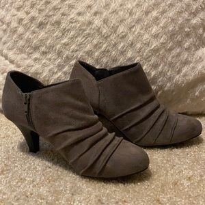 Laura Ashley, zip-up small heels